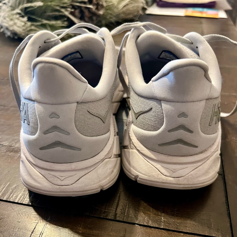 Hokas